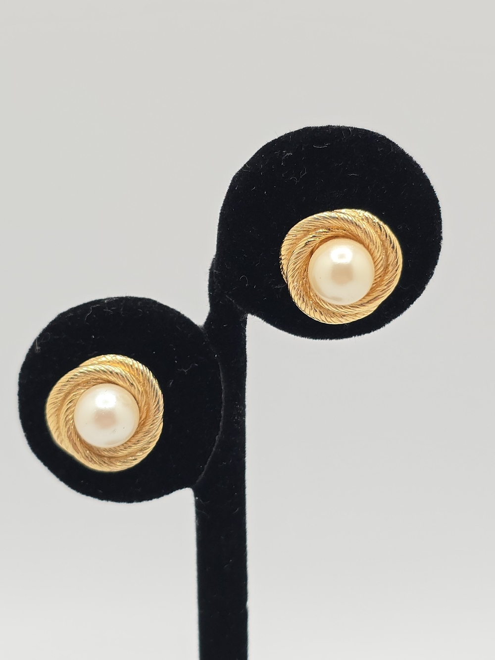 Vintage Monet Faux Pearl Stud Earrings Swirl Textured Rope Gold Tone 1/2"
